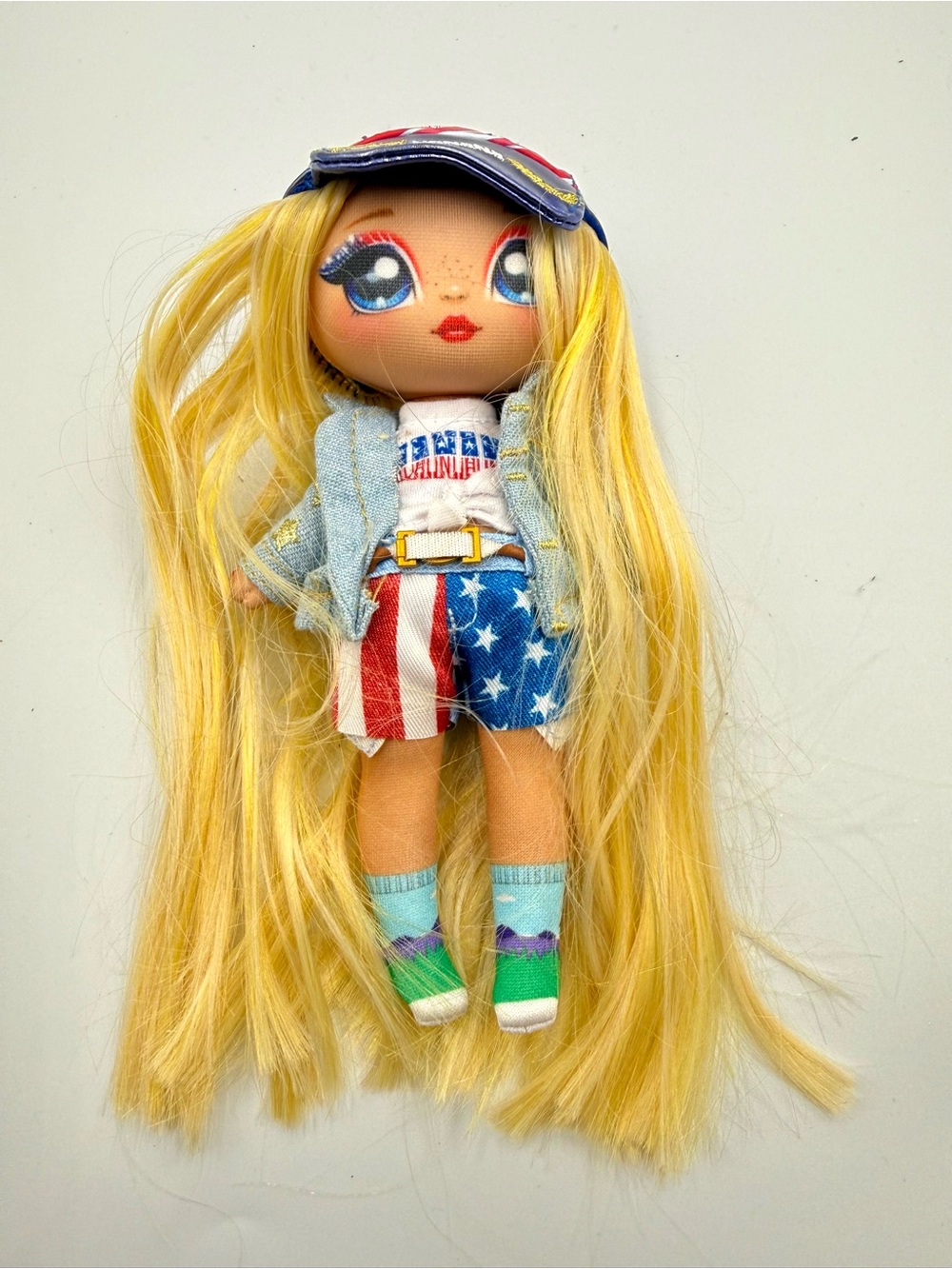 Na! Na Na! Surprise Glam Series 2 Erika Featherton 7.5" Eagle Fashion Doll